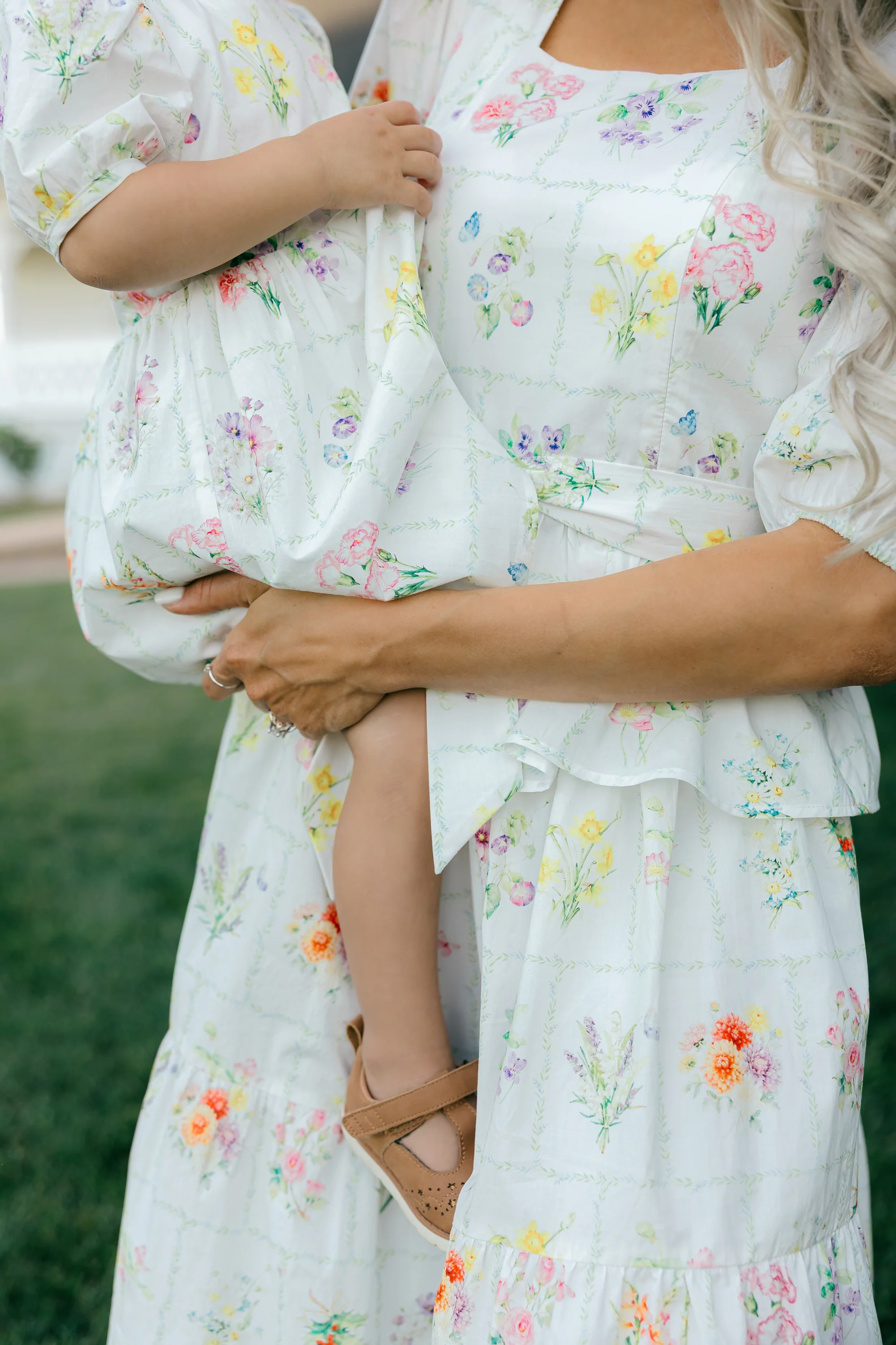 The Top for Mome Set with Nursing Zippers in Birth Flowers - Image 12