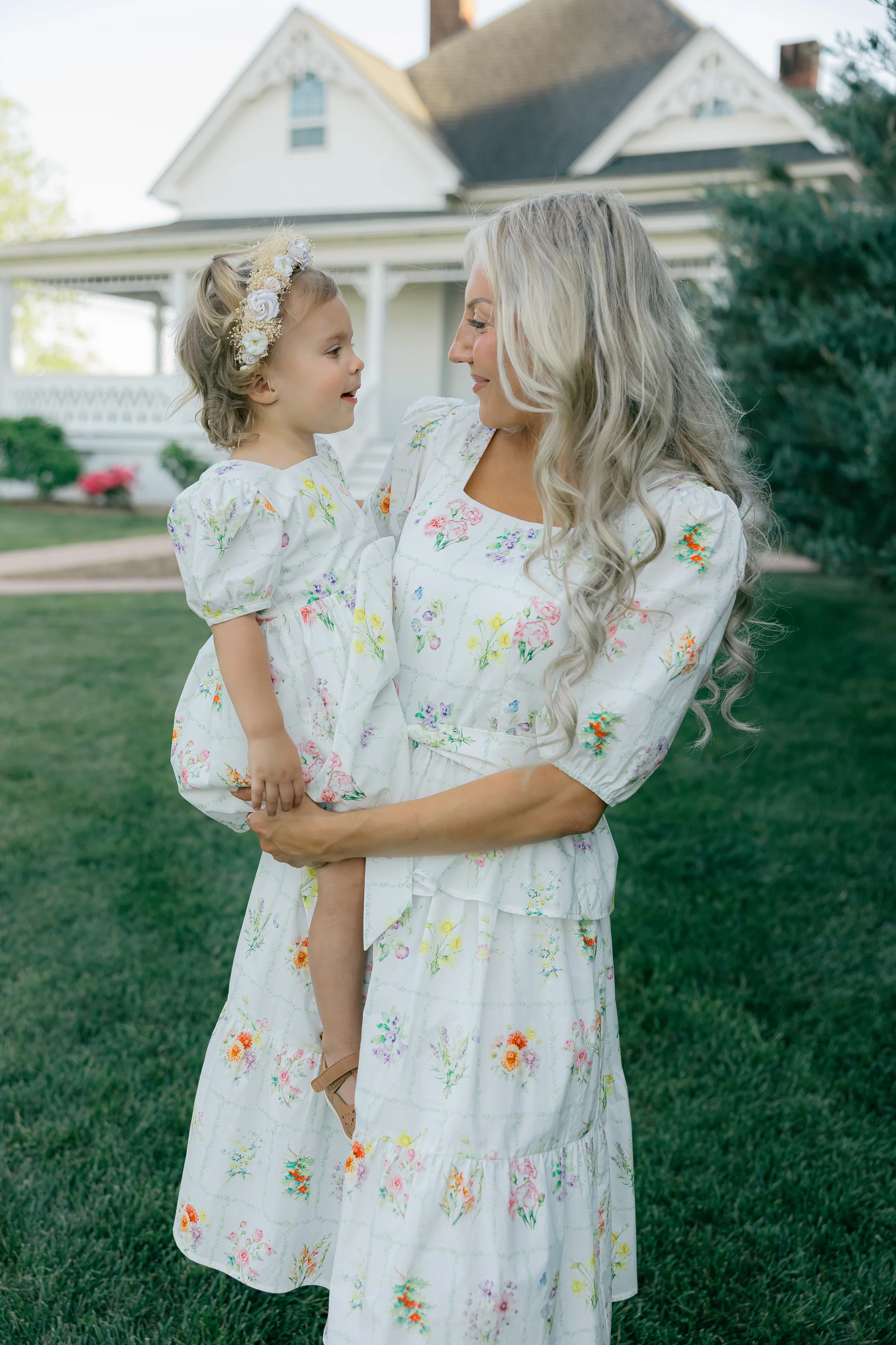 The Top for Mome Set with Nursing Zippers in Birth Flowers - Image 5